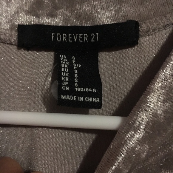 Rose shirt 🌹*VELVET* - Picture 2 of 3